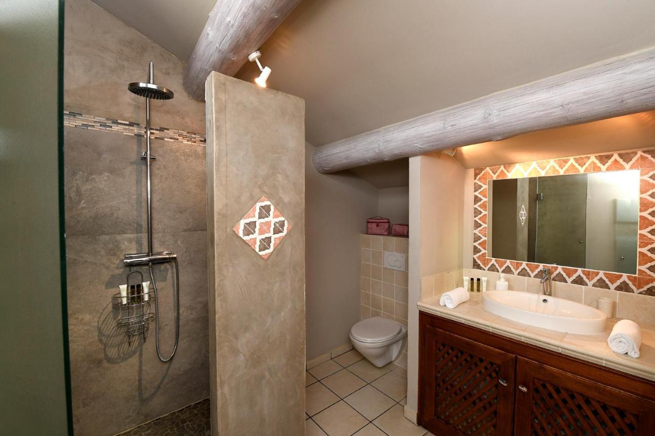 Les Chambres Du Vieux Bistrot Cabrières-dʼAvignon Esterno foto